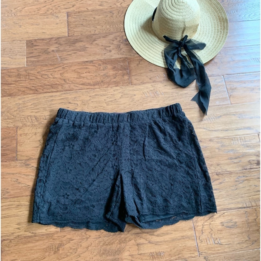 One 5 One‎ Black Lace Shorts size Large